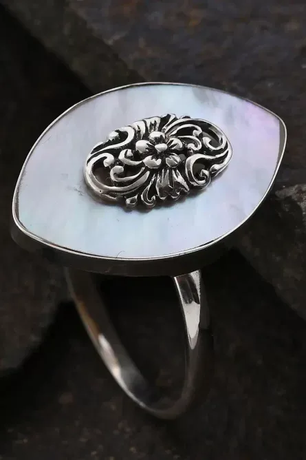 589 - Moonlight Garden Mother of Pearl Ring - Image 6