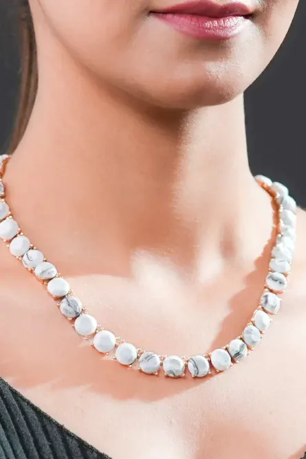 254 - White Resin Statement Necklace - Image 3