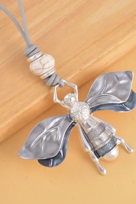 222 - Grey Agate & White Howlite Bee Pendant Necklace - Image 2